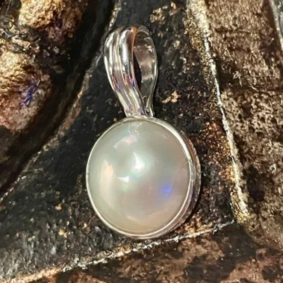 Fresh Water White Mabe Pearl Enchancer Pendant - Picture 3 of 8